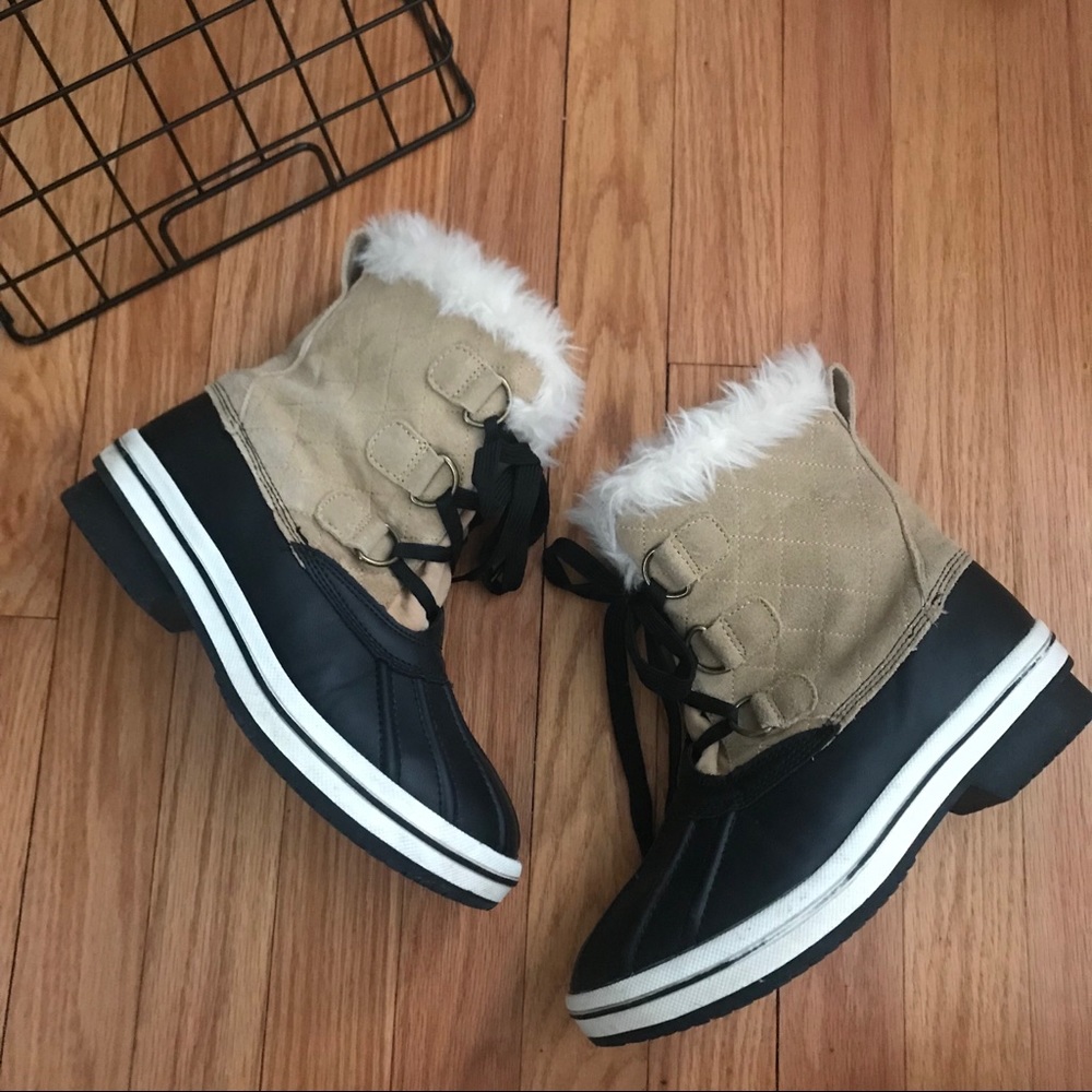 Black and Tan Furry Duck Boots